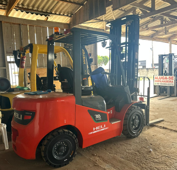 Empilhadeira a combustão da Lotti Locações